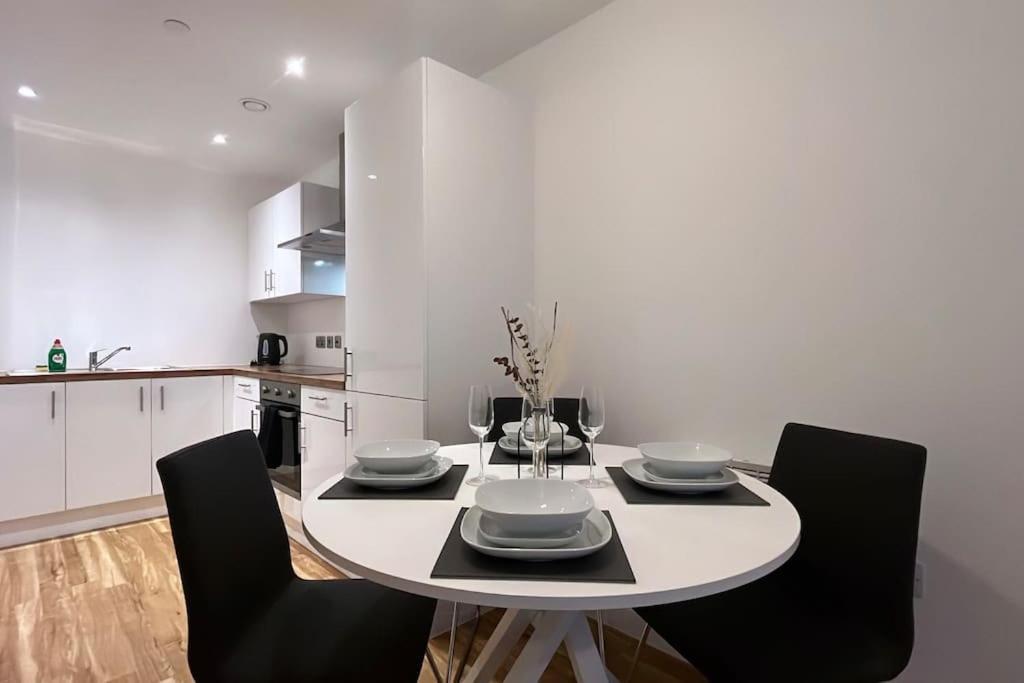Stunning Two Bedroom Apartamento *